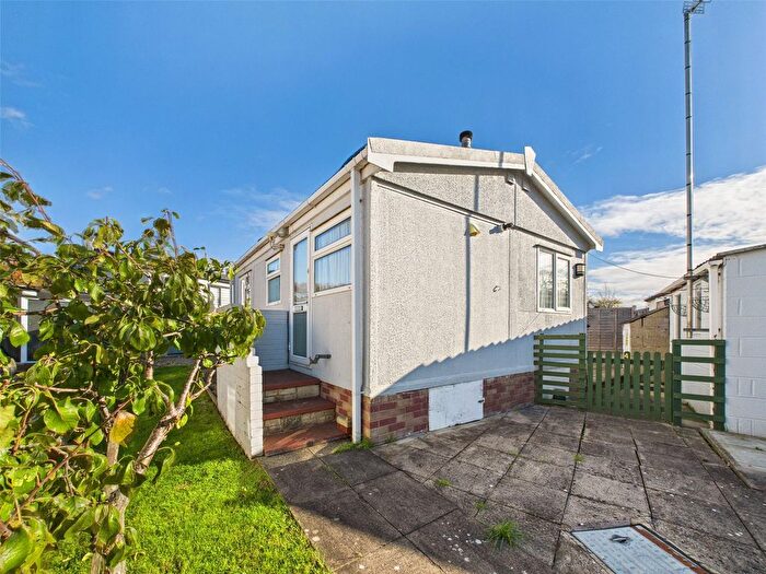 2 Bedroom Mobile/park Home For Sale In The Reddings, Cheltenham, Gloucestershire, GL51