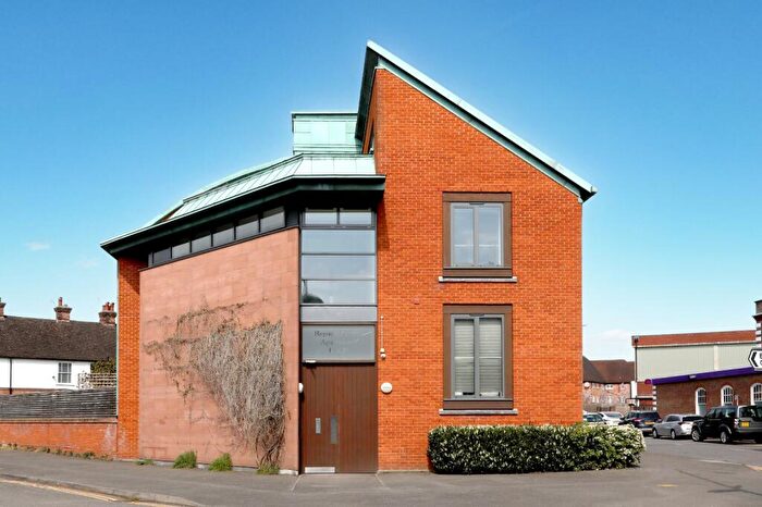 1 Bedroom Apartment For Sale In Baring Road, Beaconsfield, Buckinghamshire, HP9