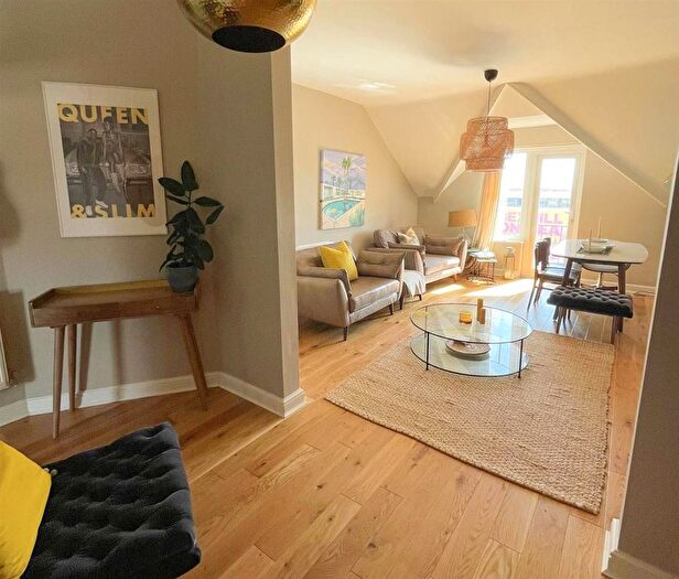 2 Bedroom Flat For Sale In Marina, Bexhill-On-Sea, TN40