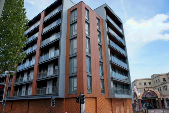2 Bedroom Apartment To Rent In Queensway, Redhill, RH1