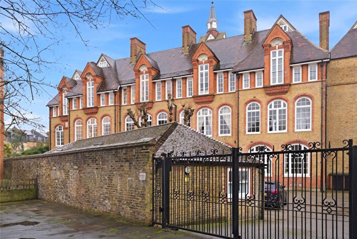 2 Bedroom Flat To Rent In Reed Place, SW4