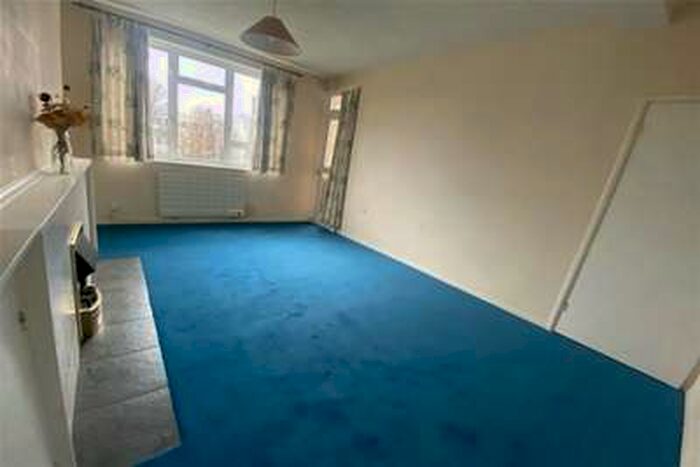 3 Bedroom Flat To Rent In Cudworth House, Battersea SW8