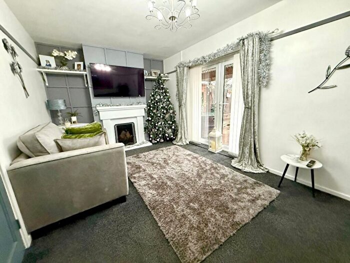 3 Bedroom Flat To Rent In New Malden, London, KT3