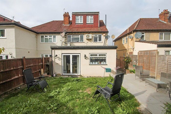 4 Bedroom Semi-detached House For Sale In Poplar Road, Sutton, SM3