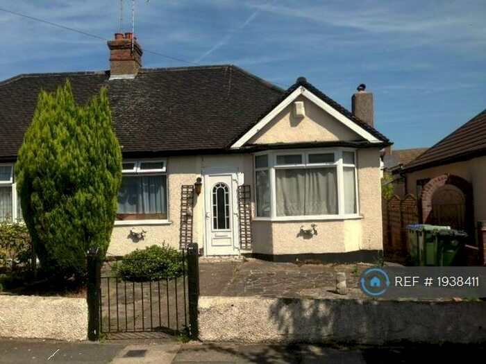 2 Bedroom Bungalow To Rent In Irwin Avenue, London, SE18