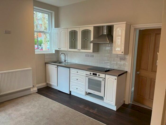 2 Bedroom Flat To Rent In Clarendon Park Road, Leicester, LE2