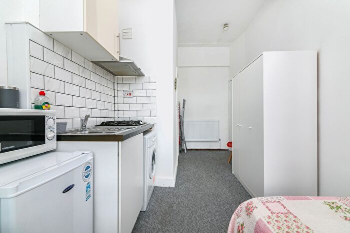 Studio To Rent In Upper Street, London, N1