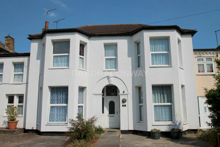 1 Bedroom Flat To Rent In Eastwood Road, Goodmayes, IG3