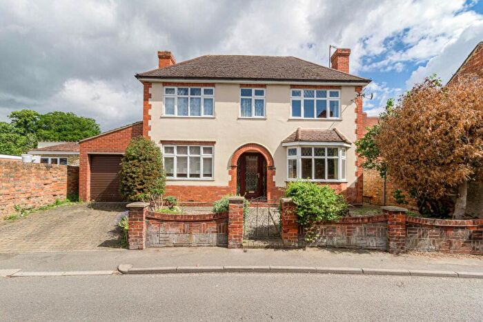 4 Bedroom Detached House For Sale In Bury Street, Newport Pagnell, MK16