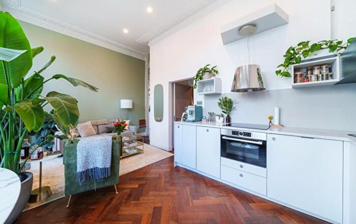 1 Bedroom Flat To Rent In Portland Place, Fitzrovia, London, W1B