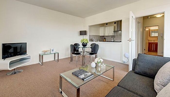 1 Bedroom Flat To Rent In Luke House, SW1P