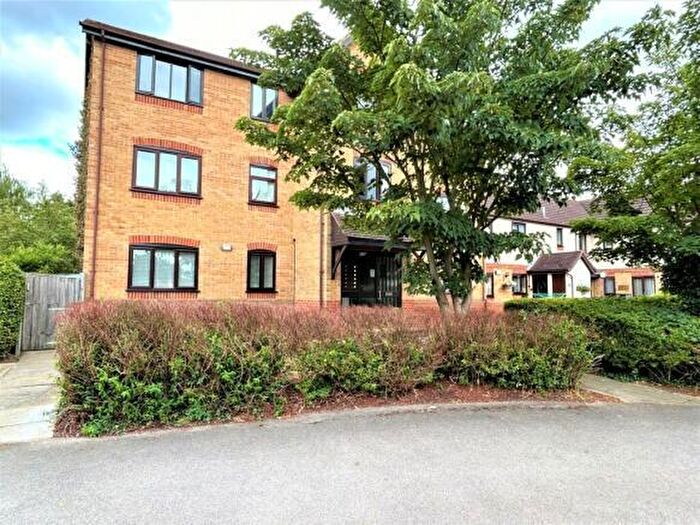 2 Bedroom Flat For Sale In Lamplighters Close, Waltham Abbey, EN9