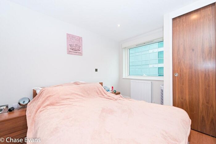 1 Bedroom Flat To Rent In Whitechapel High Street, Whitechapel, London, E1