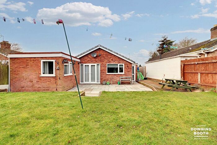3 Bedroom Bungalow For Sale In Leomansley Close, Lichfield, WS13