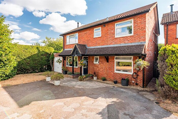 4 Bedroom Detached House For Sale In Hardwick Close, Bragbury End, Stevenage, SG2