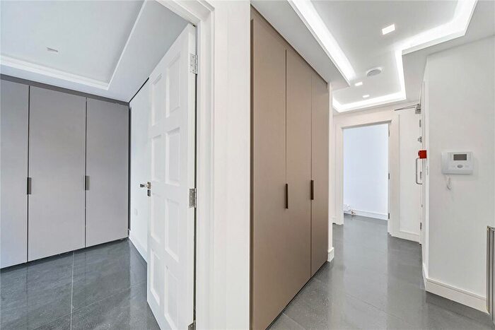 1 Bedroom Flat To Rent In Royal College Street, London, NW1