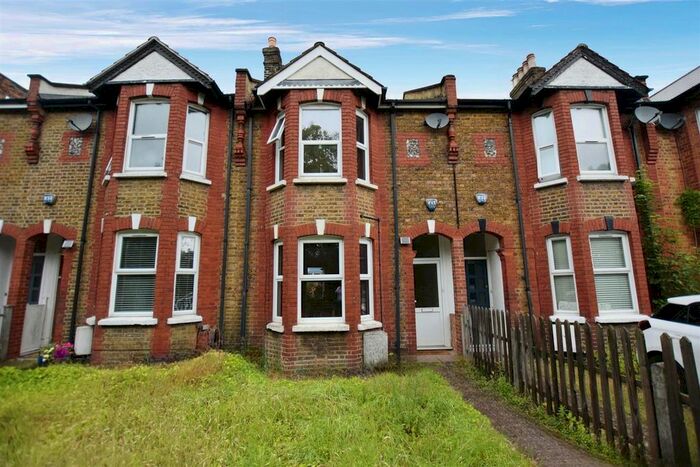 4 Bedroom Terraced House To Rent In Squires Lane, London, N3