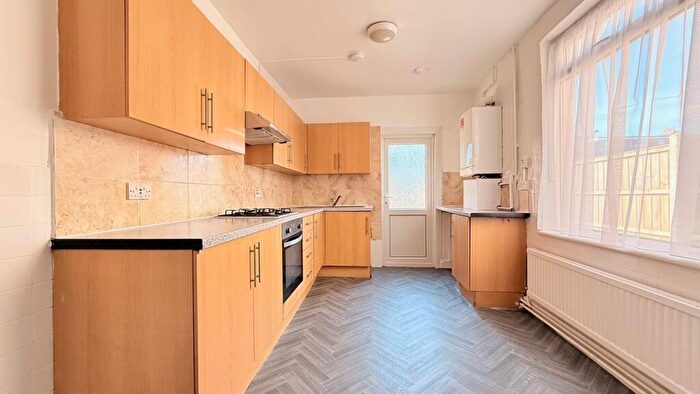 4 Bedroom House To Rent In Walthamstow, E17