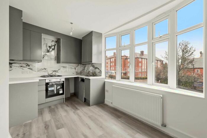 3 Bedroom Flat To Rent In Lordship Lane, Wood Green, N22