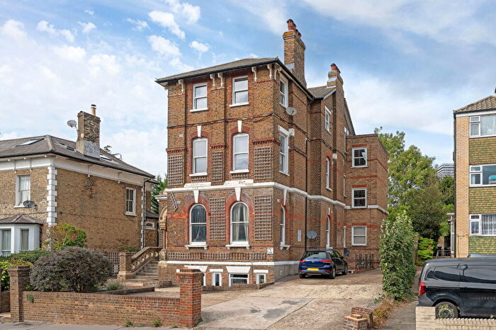 2 Bedroom Flat To Rent In Coombe Road, Croydon, CR0
