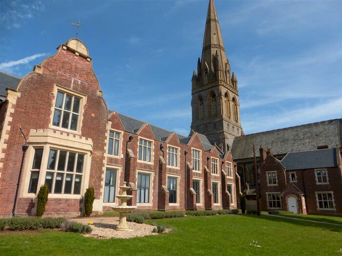 2 Bedroom Apartment To Rent In Mount Dinham Court, Exeter, EX4