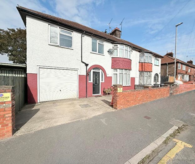 5 Bedroom Semi-Detached House For Sale In Fitzroy Avenue, Leagrave, Luton, Bedfordshire, LU3