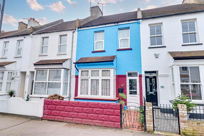 4 Bedroom Terraced House For Sale In * Westcliff/Leigh Borders * Wellington Avenue, Westcliff-on-Sea, SS0