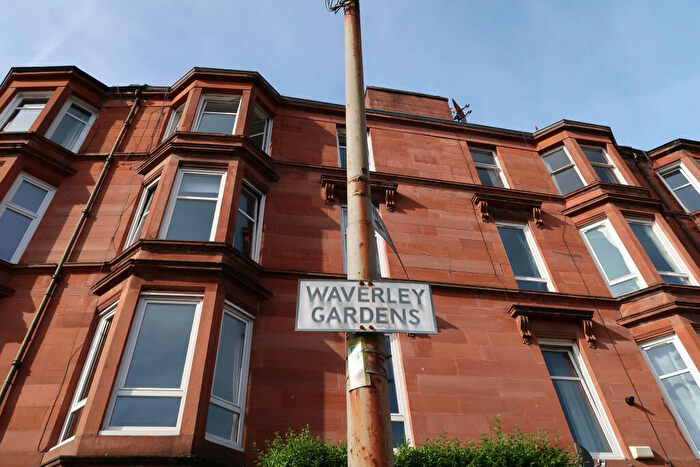 2 Bedroom Flat To Rent In Waverley Gardens, Shawlands, G41