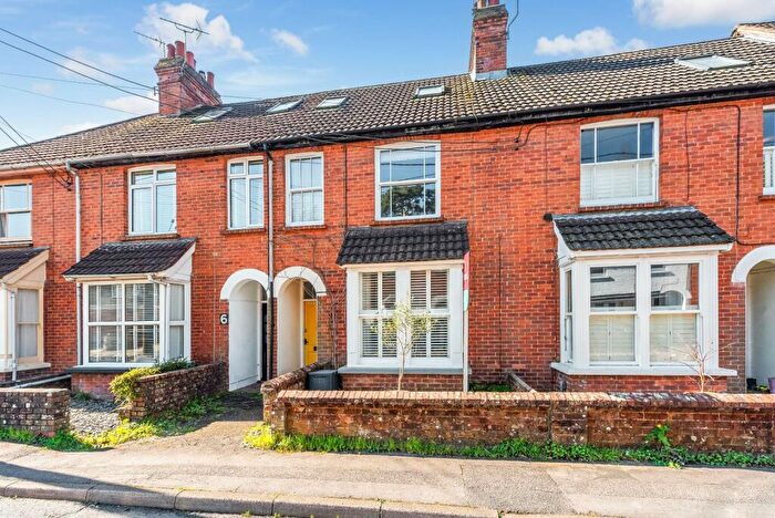 4 Bedroom Terraced House For Sale In Madeline Road, Petersfield, Hampshire, GU31