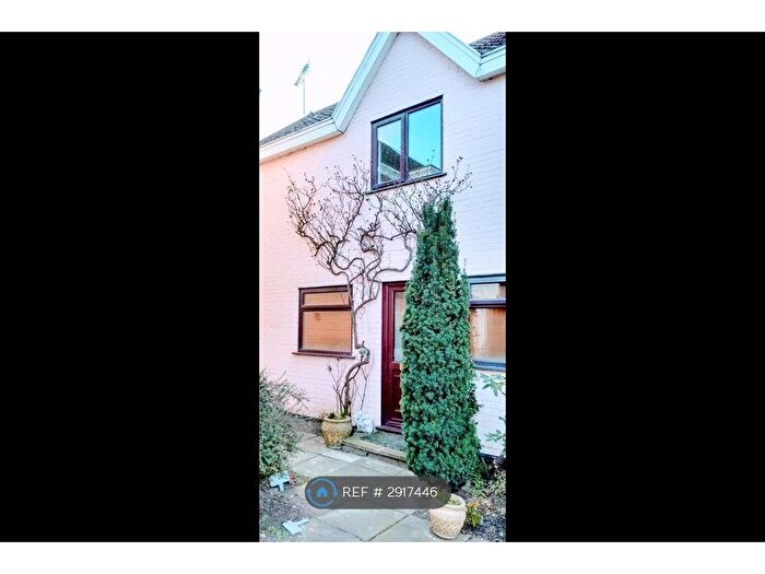3 Bedroom Semi-Detached House To Rent In Damocles Court, Norwich, NR2