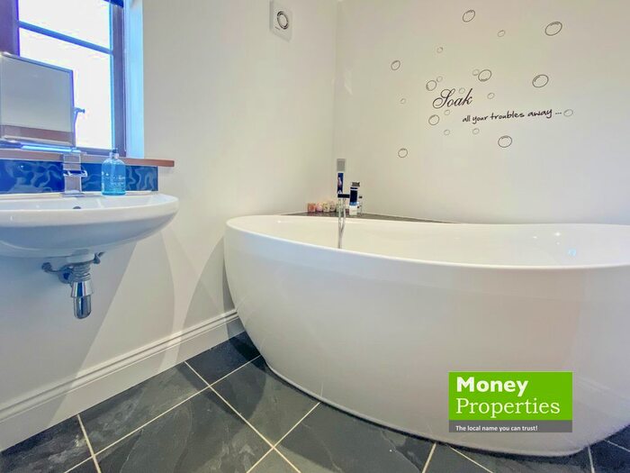 5 Bedroom Detached House For Sale In Hingham Road, Great Ellingham, Attleborough NR17