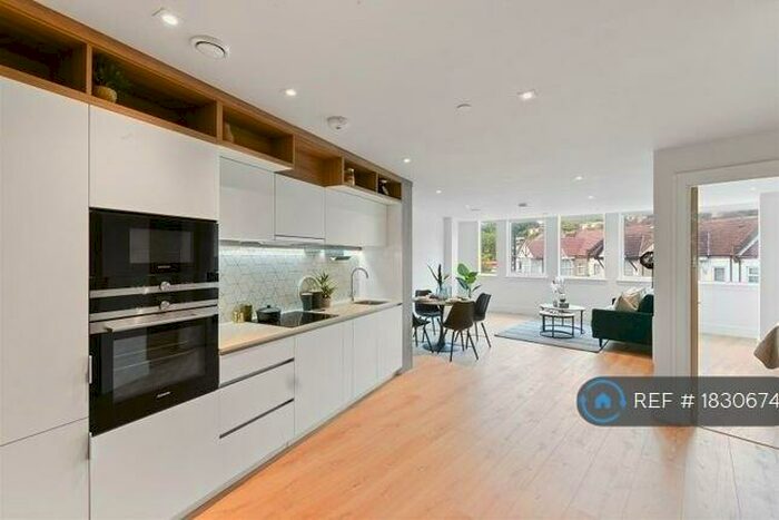 2 Bedroom Flat To Rent In Brighton Road, Purley, CR8