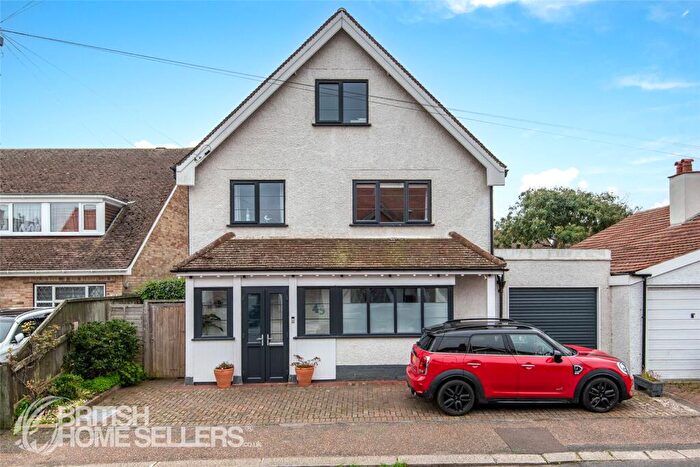 4 Bedroom Detached House For Sale In Bassett Road, Bognor Regis, West Sussex, PO21