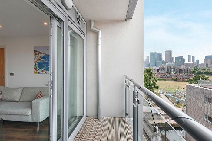 1 Bedroom Apartment To Rent In Craig Tower, Aqua Vista Square, E3