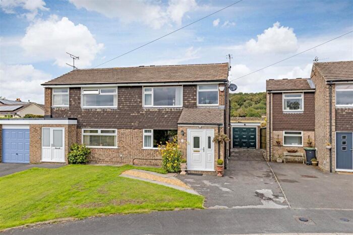 3 Bedroom Semi Detached House For Sale In Moorfield, Matlock, DE4