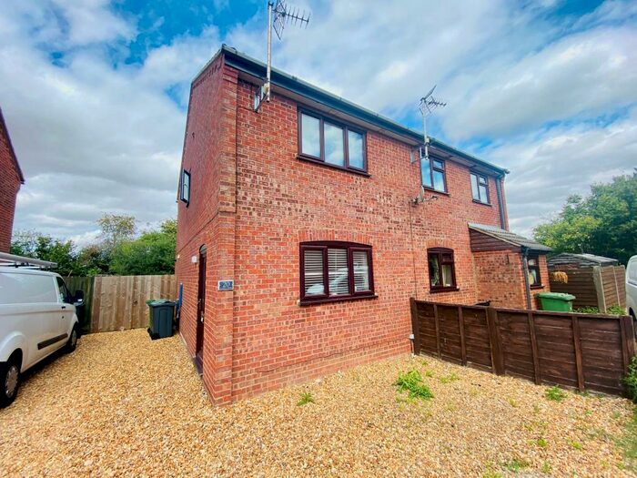 2 Bedroom House To Rent In Henrys Court, IP25