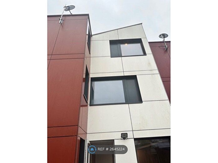 4 Bedroom Terraced House To Rent In Milland Way, Oxley Park, Milton Keynes, MK4