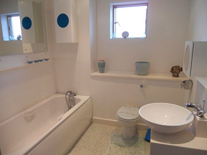 2 Bedroom Flat To Rent In Henke Court, Cardiff, CF10