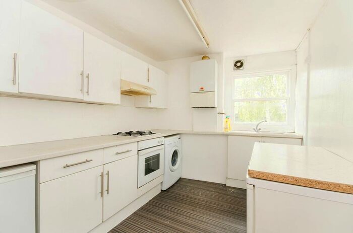 3 Bedroom Maisonette To Rent In Brandram Road, Lewisham, London, SE13