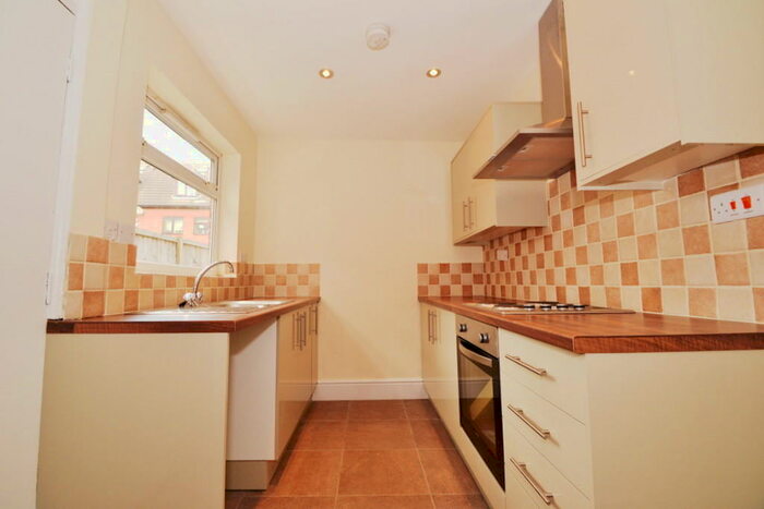 2 Bedroom Terraced House To Rent In Close To Qmc - Warwick Street, Dunkirk, Nottingham, NG7