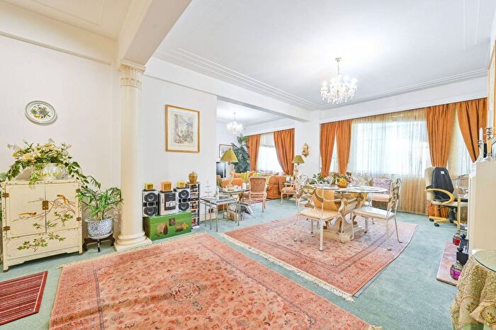 3 Bedroom Flat For Sale In Albion Street, Hyde Park Estate, London, W2