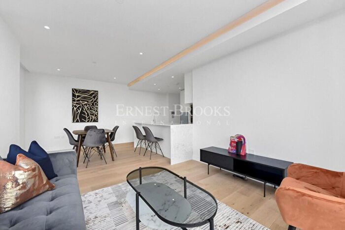 2 Bedroom Apartment To Rent In Hampton Tower, Marsh Wall, Canary Wharf, E14