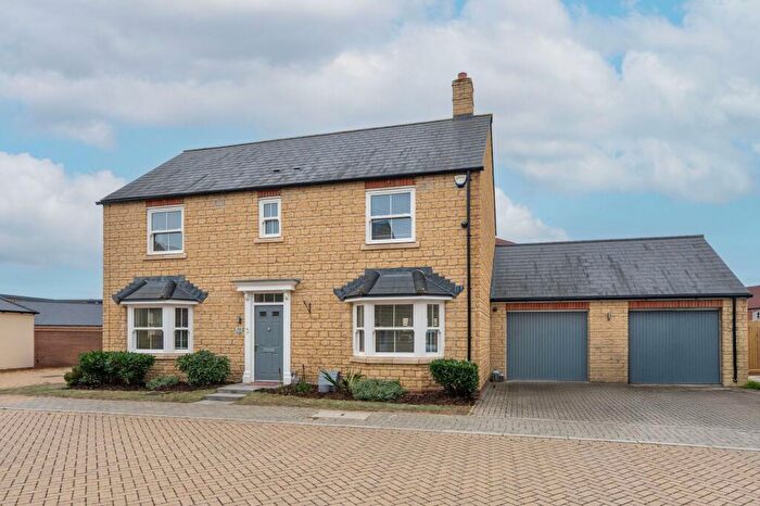 4 Bedroom Detached House For Sale In Southwell Road, Bicester, OX26