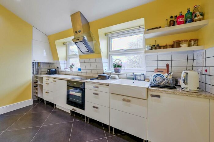 2 Bedroom Flat To Rent In Lewisham Way, Lewisham, London, SE14