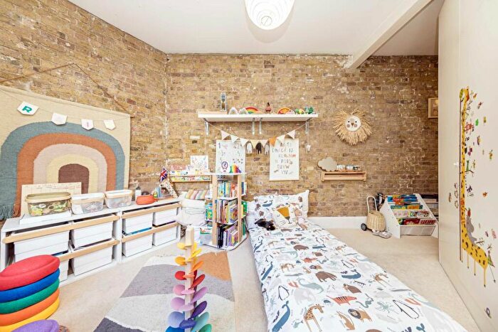 2 Bedroom Flat To Rent In Dingley Place, London, EC1V