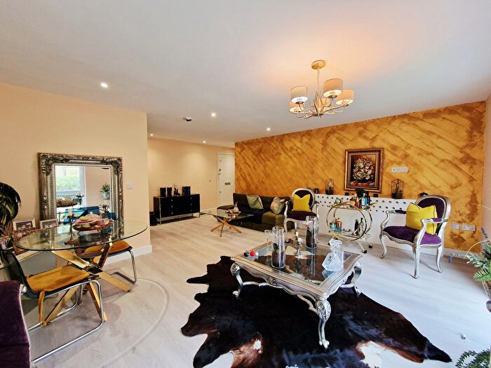 1 Bedroom Flat To Rent In Cedar House, Richmond, TW9