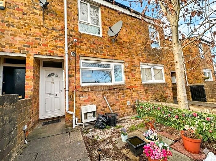 3 Bedroom Semi Detached House To Rent In Juniper Way, Hayes, UB3