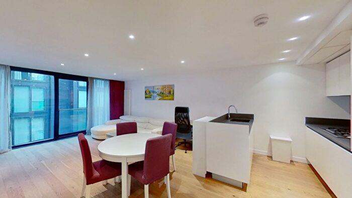 2 Bedroom Flat To Rent In Simpson Loan, Edinburgh, EH3