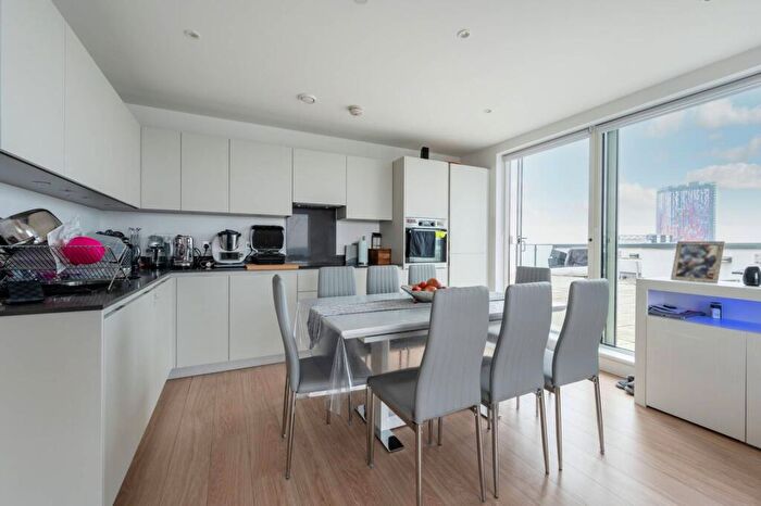 2 Bedroom Penthouse For Sale In Cherry Orchard Road, Croydon, CR0