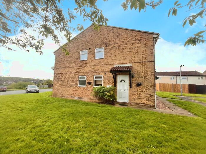 2 Bedroom Flat To Rent In Solent Gardens, Chatham, Kent, ME5